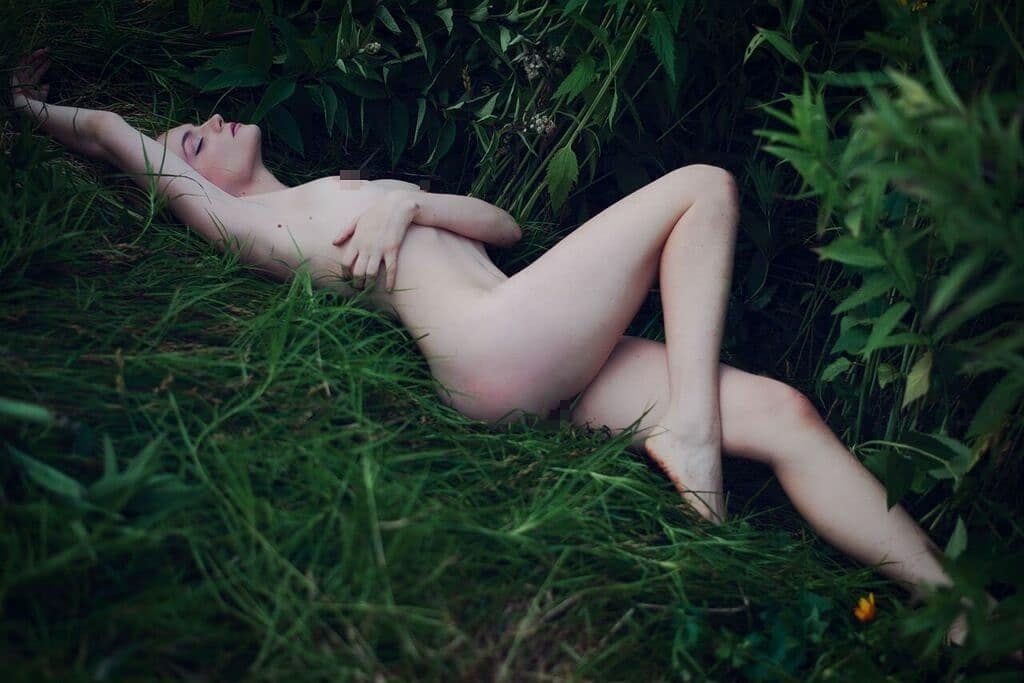Erin Mae is a 27-year-old New York City-based art model, known for her nake...