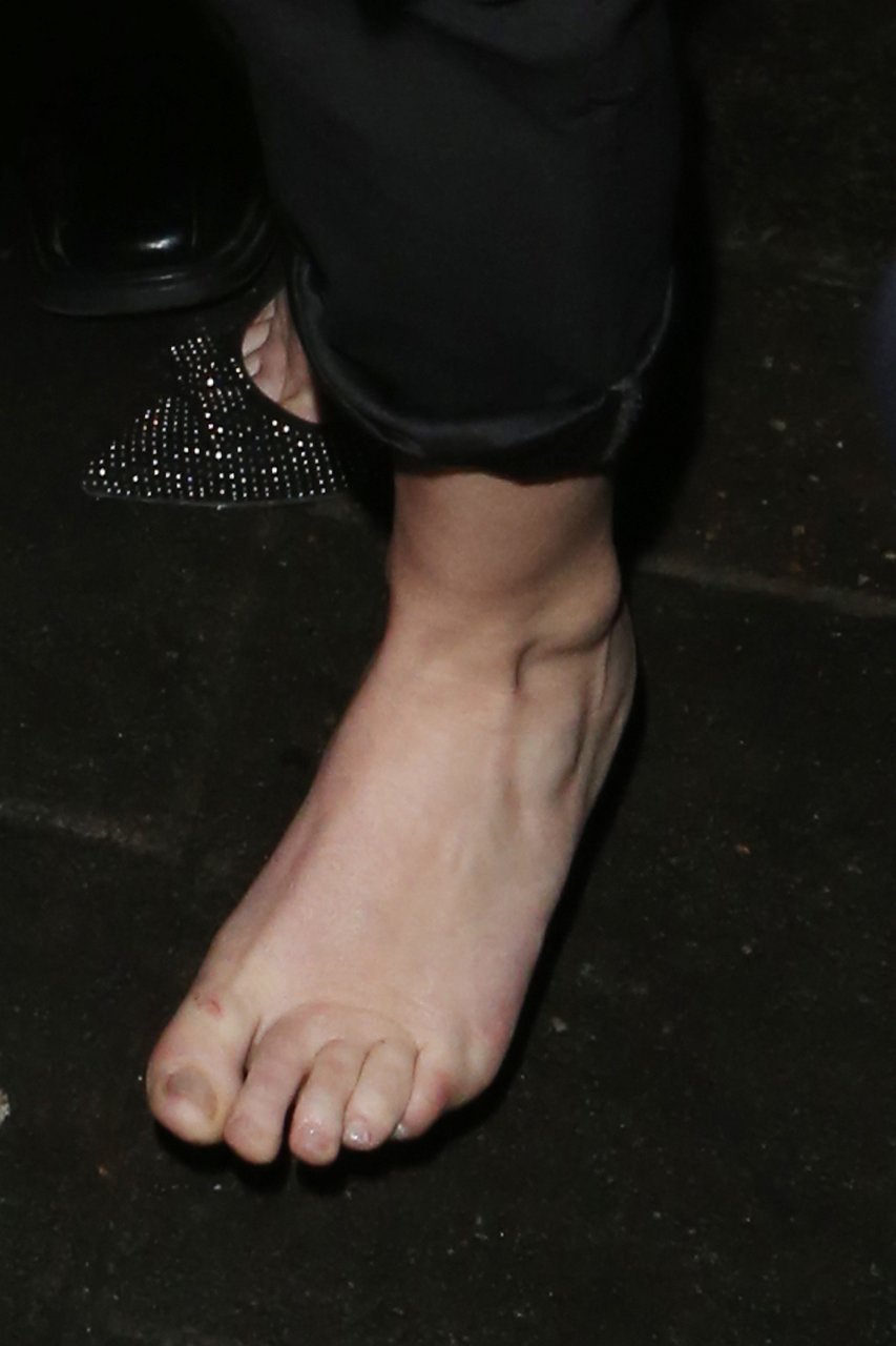 Jennifer Lawrence Feet (63 HQ Photos)