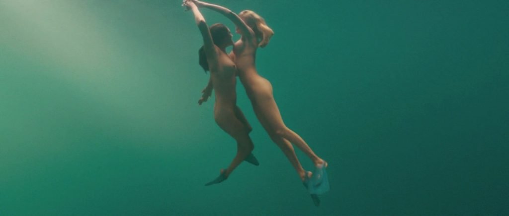 Kelly Brook, Riley Steele Nude – Piranha 3D (6 Pics + GIFs &amp; Videos)
