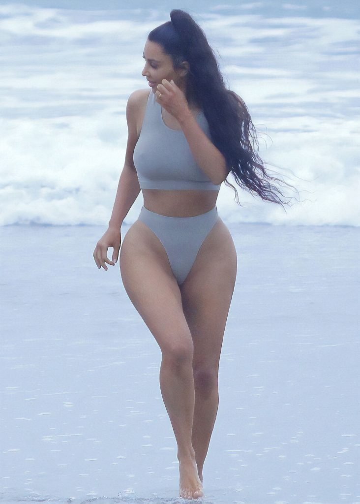 Kim Kardashian (19 Sexy Photos)