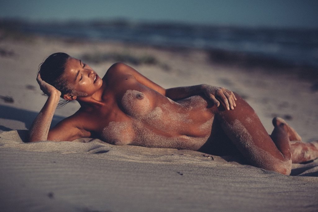 Marisa Papen Naked (12 Hot Photos)