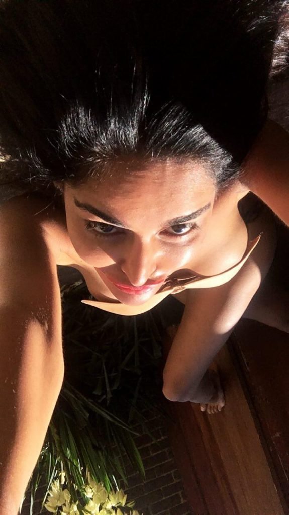 Nathalia Pinheiro (Leiah Philip) Topless (4 Photos + GIF)