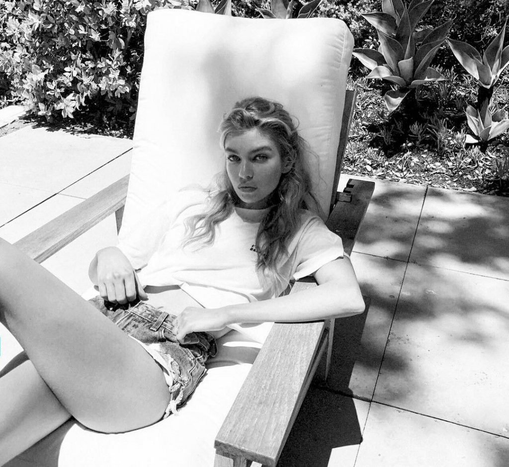 Stella Maxwell Sexy (30 Photos)