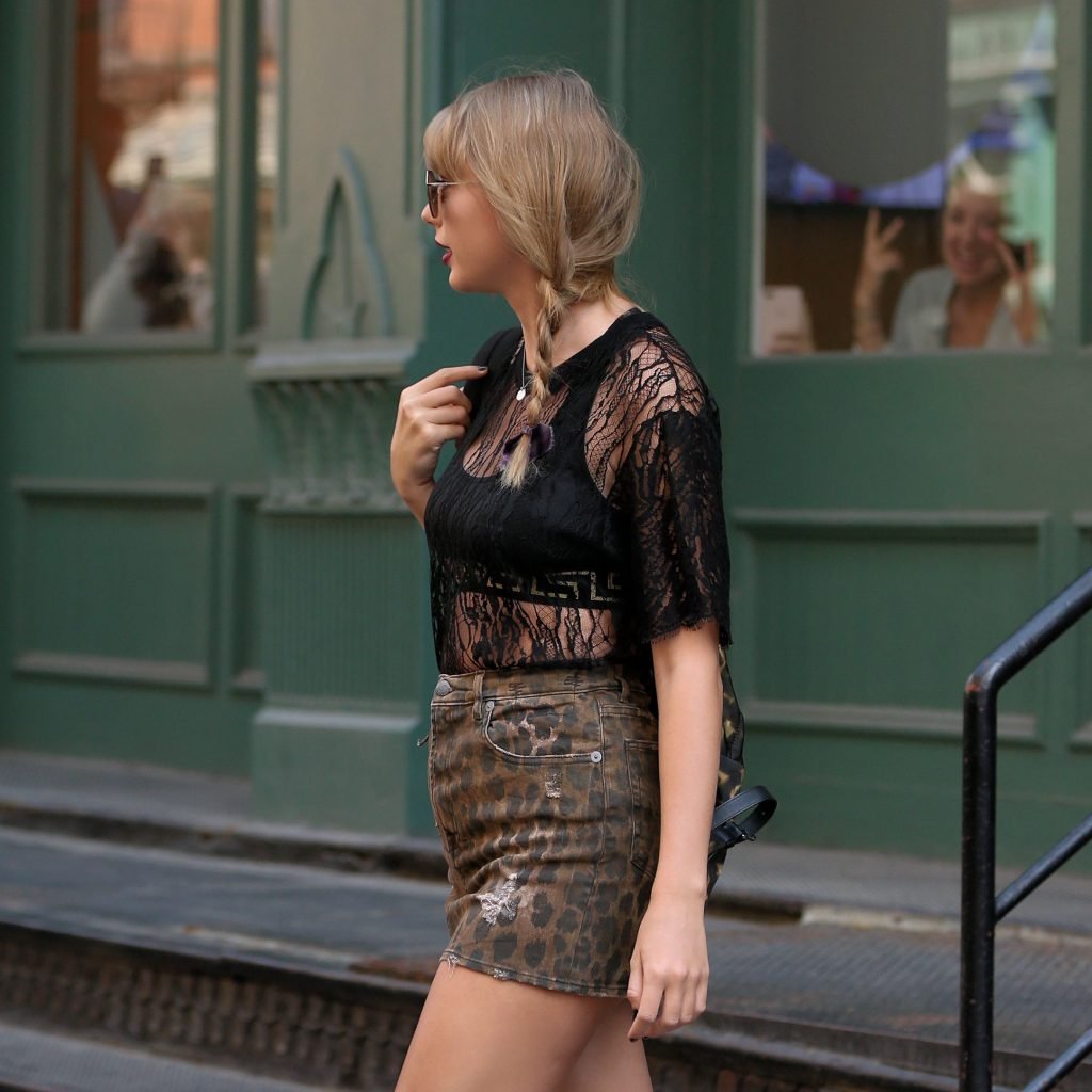Taylor Swift Upskirt (89 Photos)