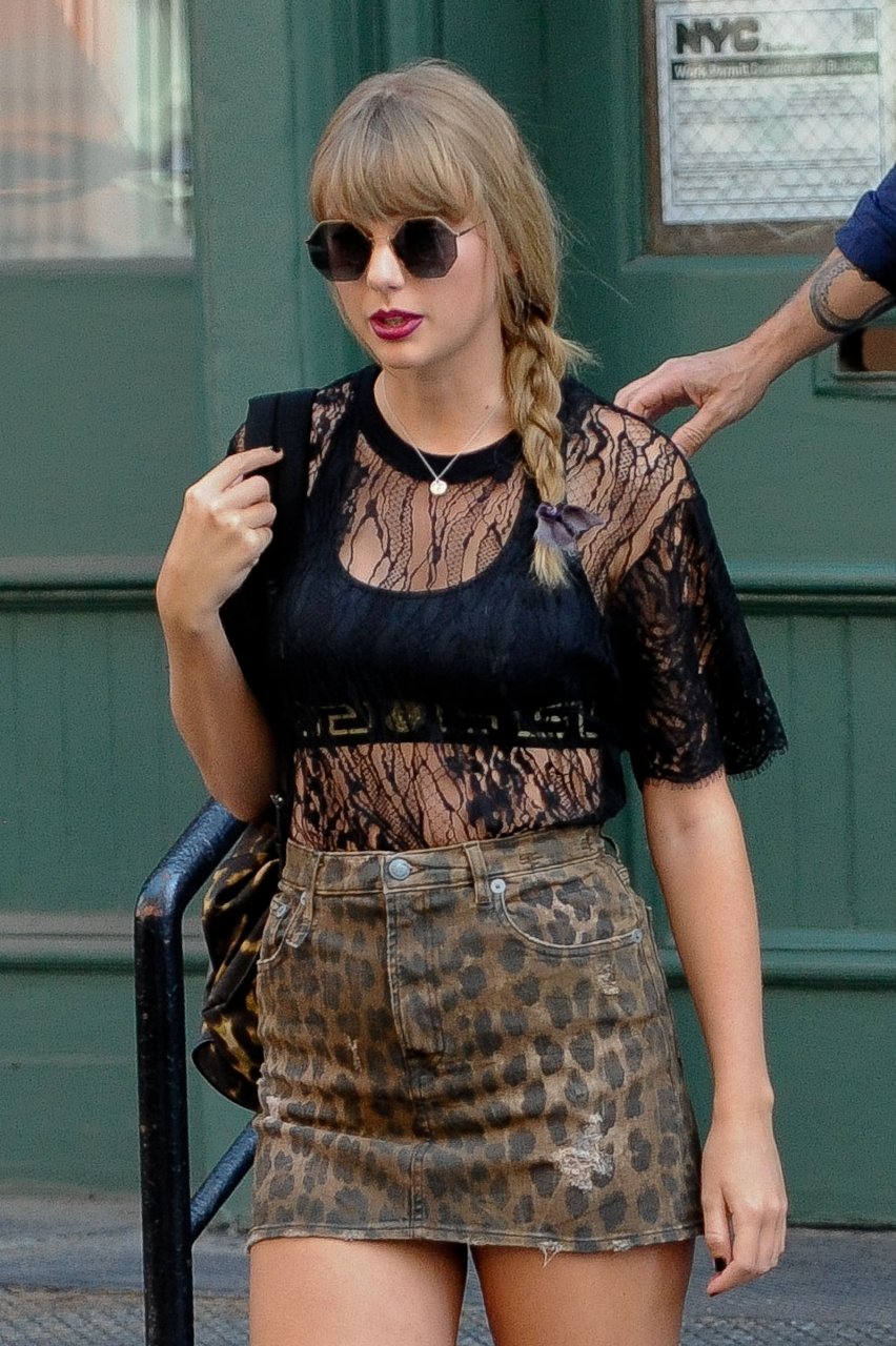 Taylor Swift Upskirt (89 Photos) | #TheFappening