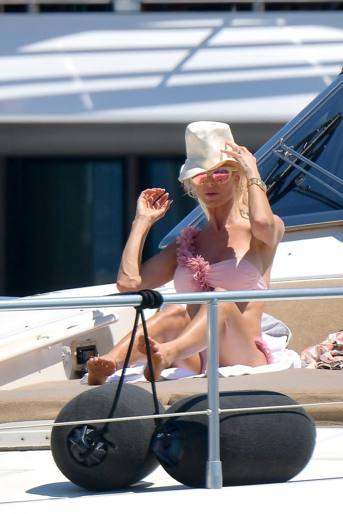 Victoria Silvstedt Sexy (31 Photos + GIFs)