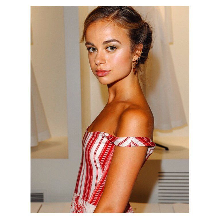 Lady Amelia Windsor Sexy (50 Photos)