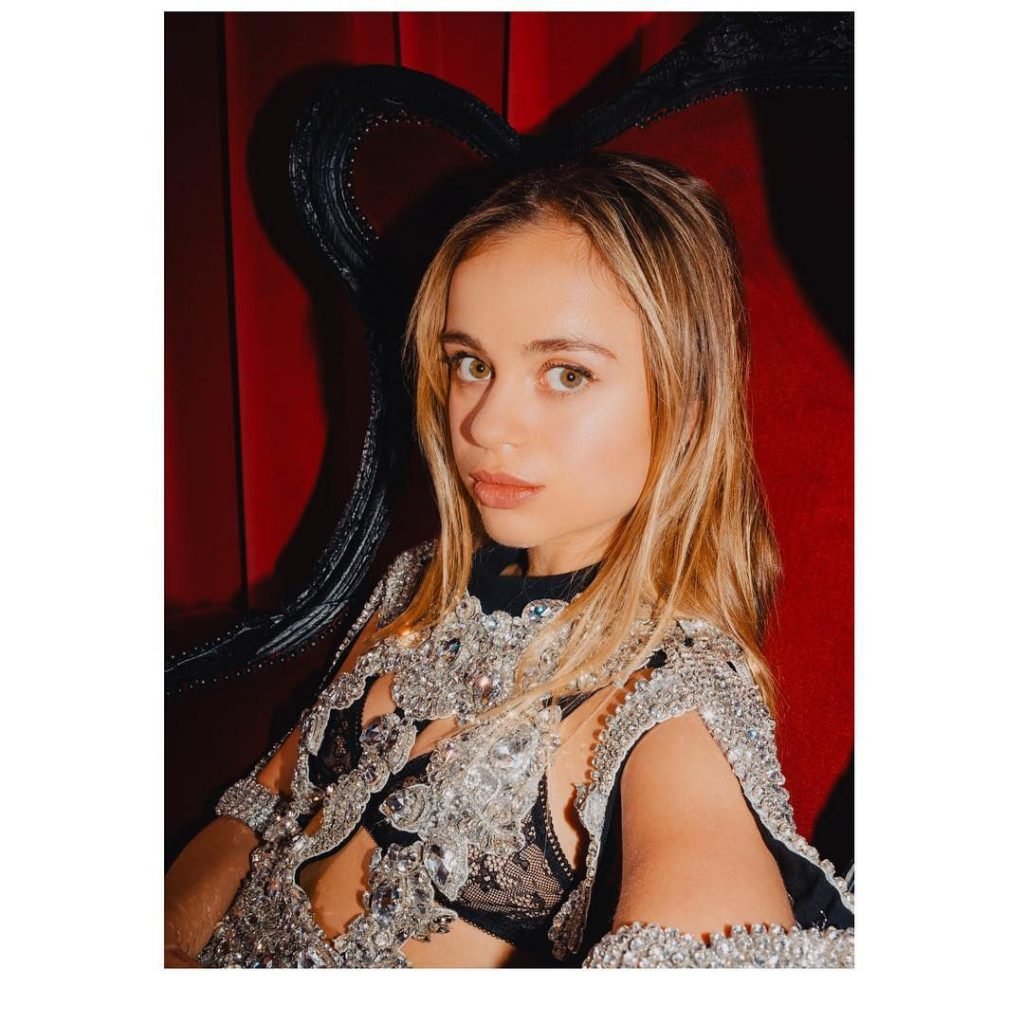 Lady Amelia Windsor Sexy (50 Photos)