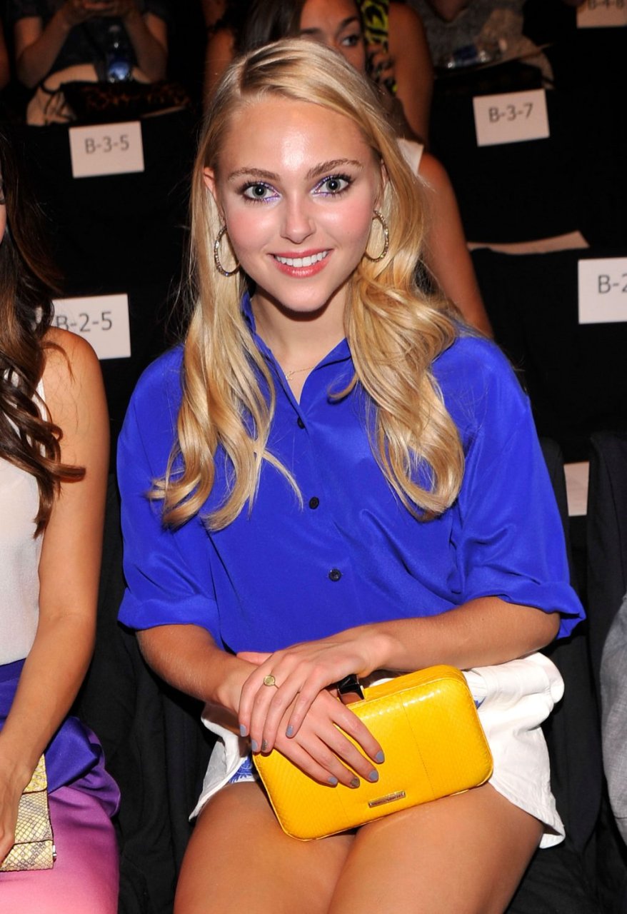 AnnaSophia Robb Sexy (85 Photos)