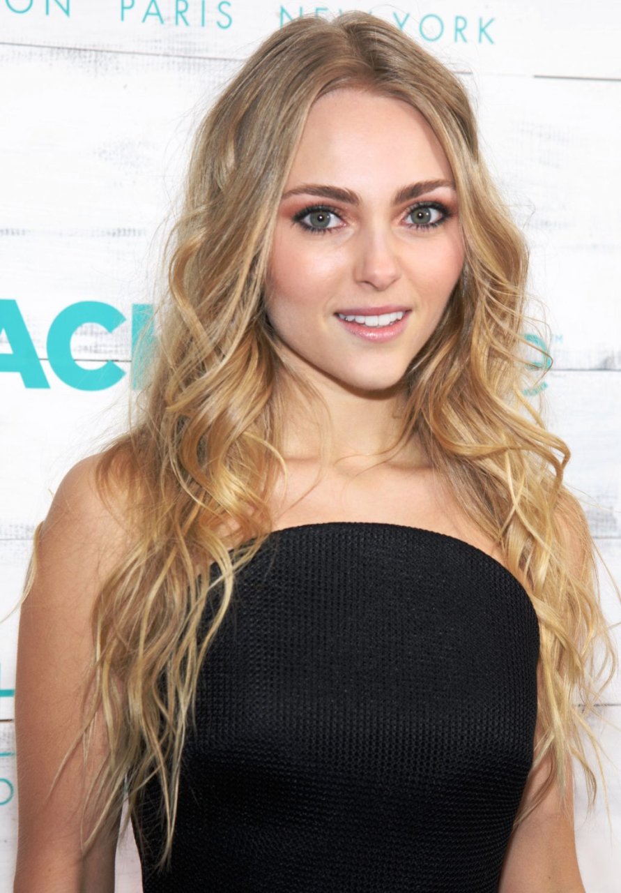 891px x 1280px - AnnaSophia Robb Sexy (85 Photos) | #TheFappening