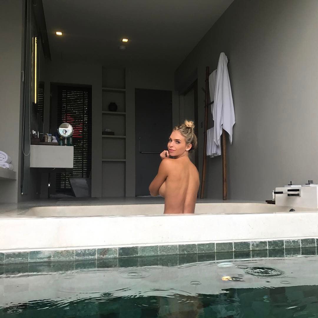 Casey Costelloe Nude & Sexy (130 Photos) .