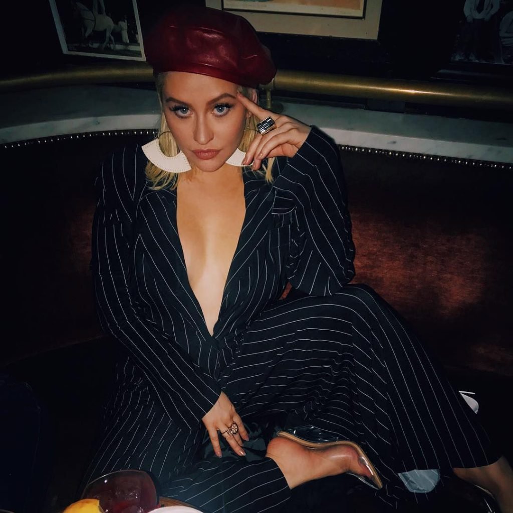Christina Aguilera Nude &amp; Sexy (24 Photos)