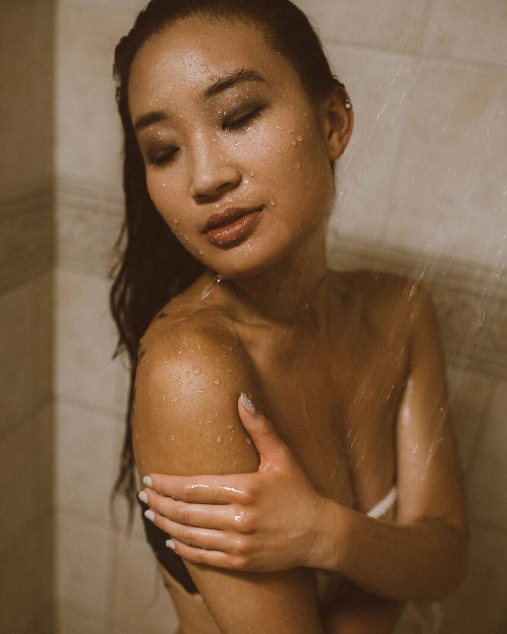Jeannie Elise Mai Nude &amp; Sexy (50 Photos)