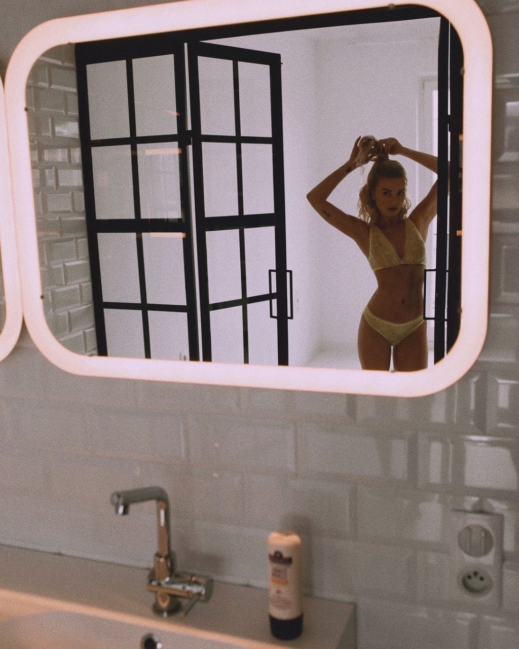 Julia Kuczynska Nude &amp; Sexy (100 Photos)