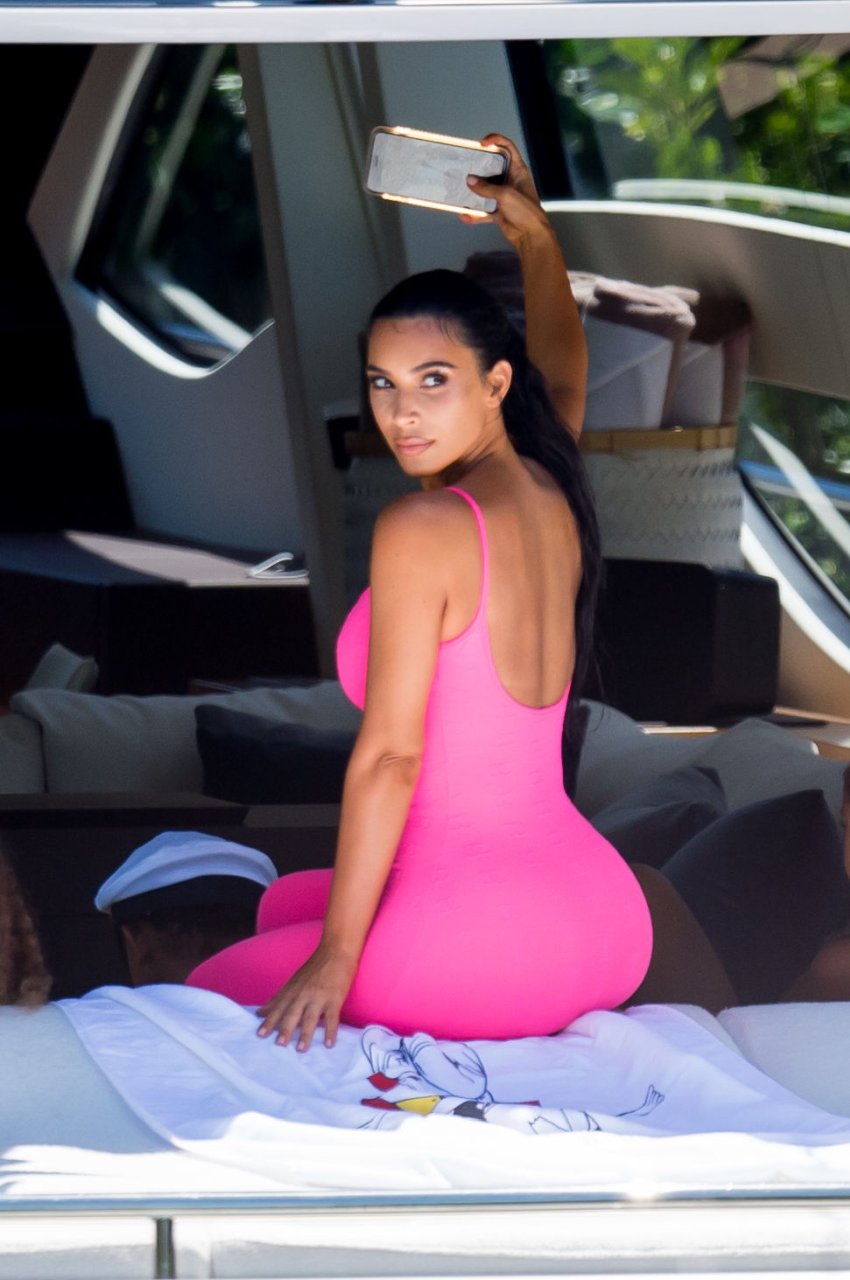 Kim-Kardashian-Sexy-TheFappeningBlog.com-91.jpg