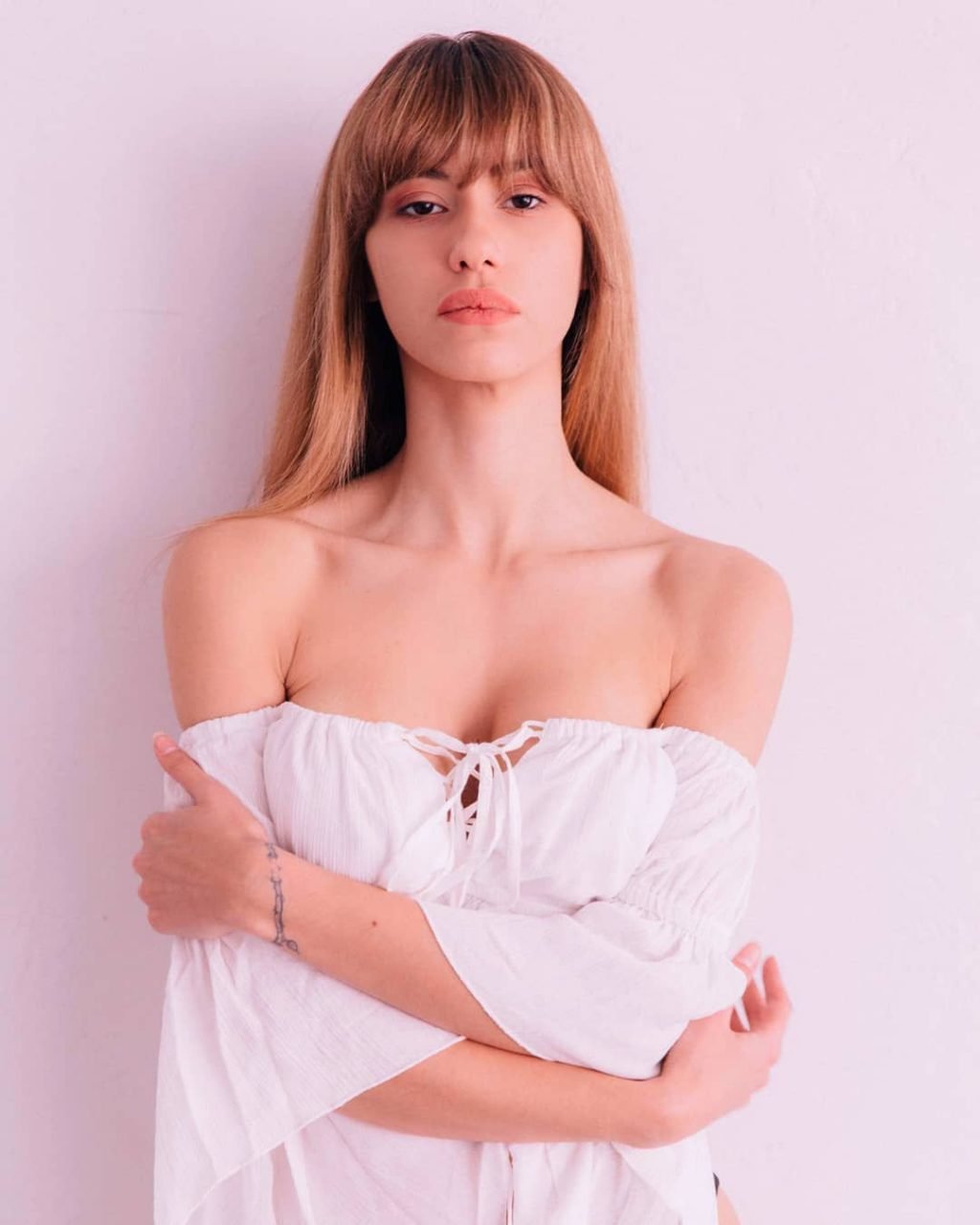 Laura Cartier Nude &amp; Sexy (72 Photos)