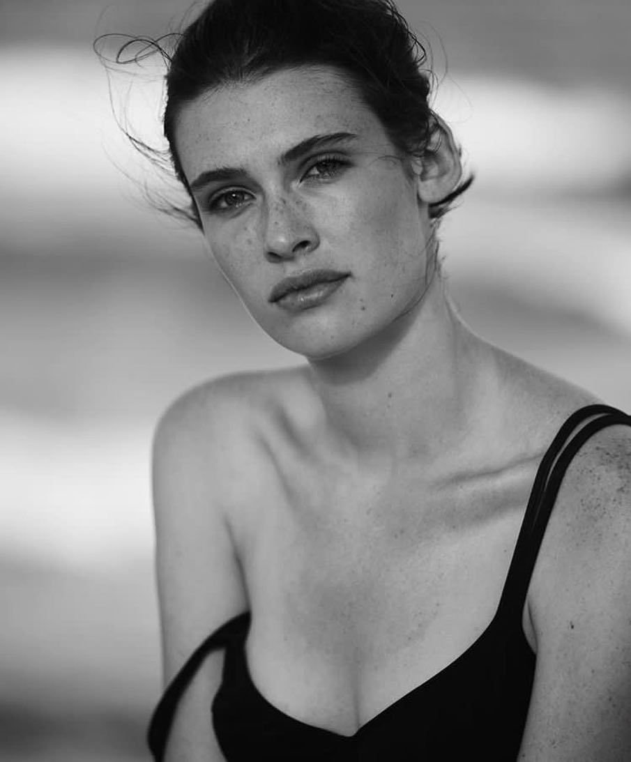 Mia Quinn Nude &amp; Sexy (50 Photos)