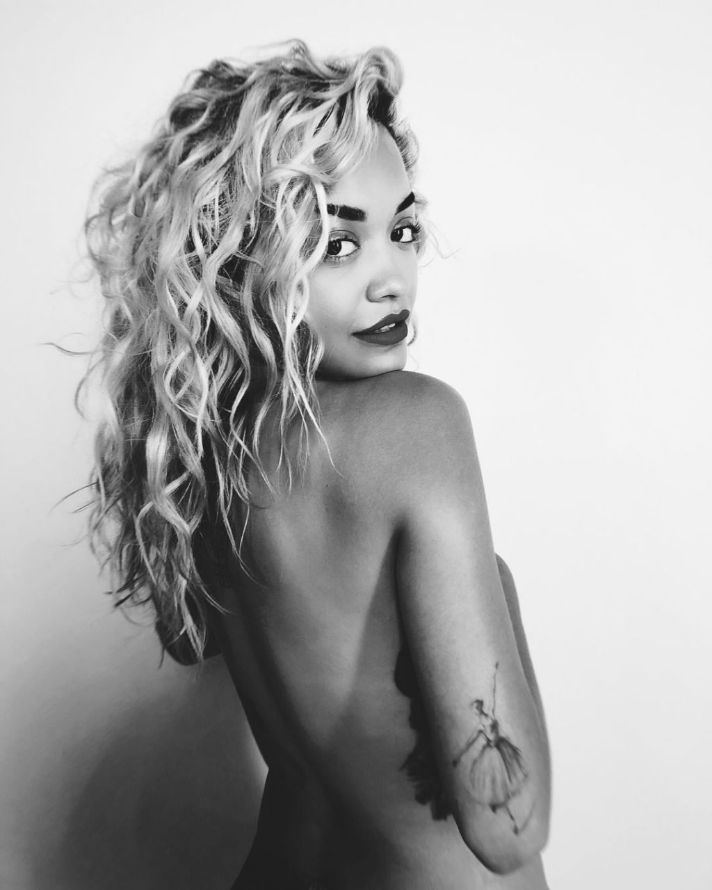 Rita Ora Nude (3 Photos)