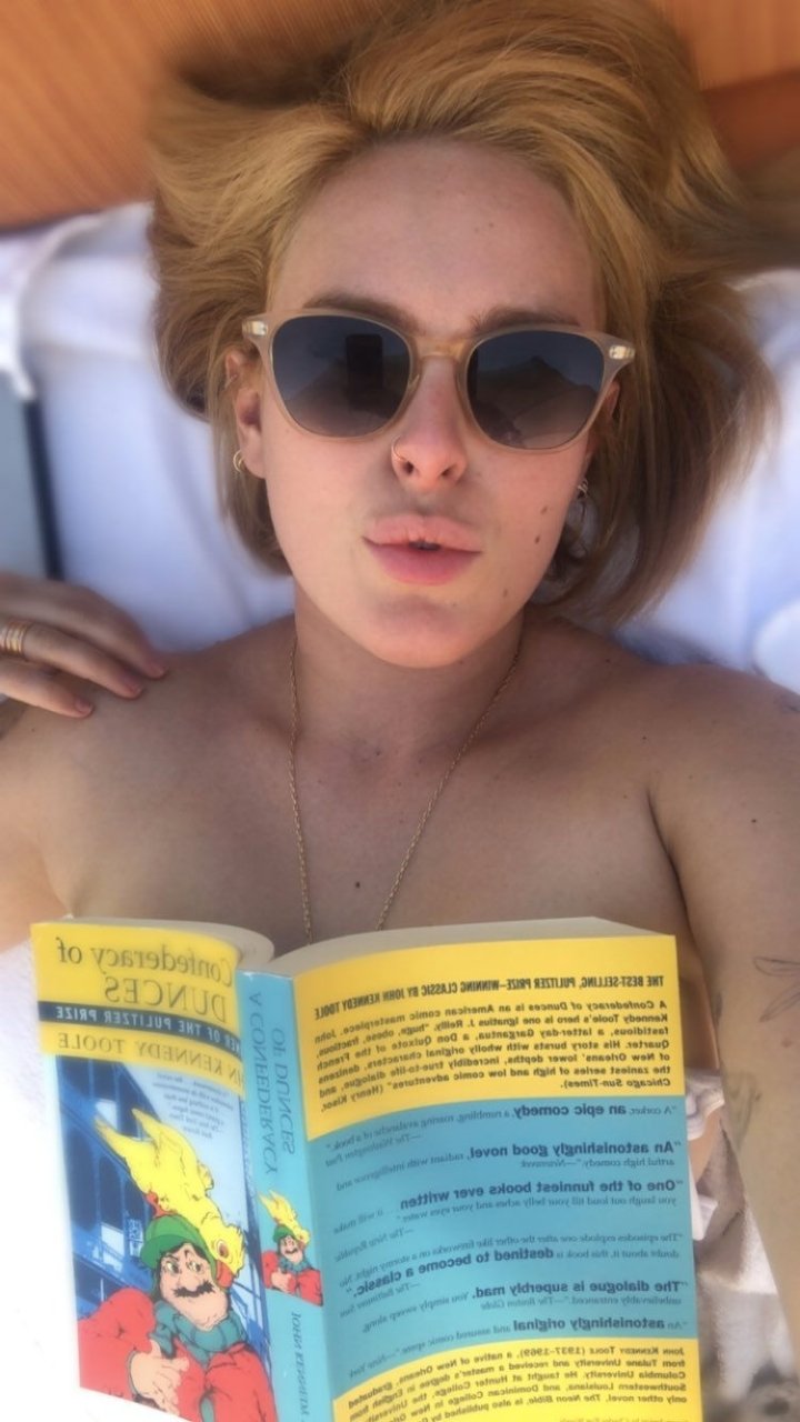 Rumer Willis Sexy &amp; Topless (42 Photos + Videos)