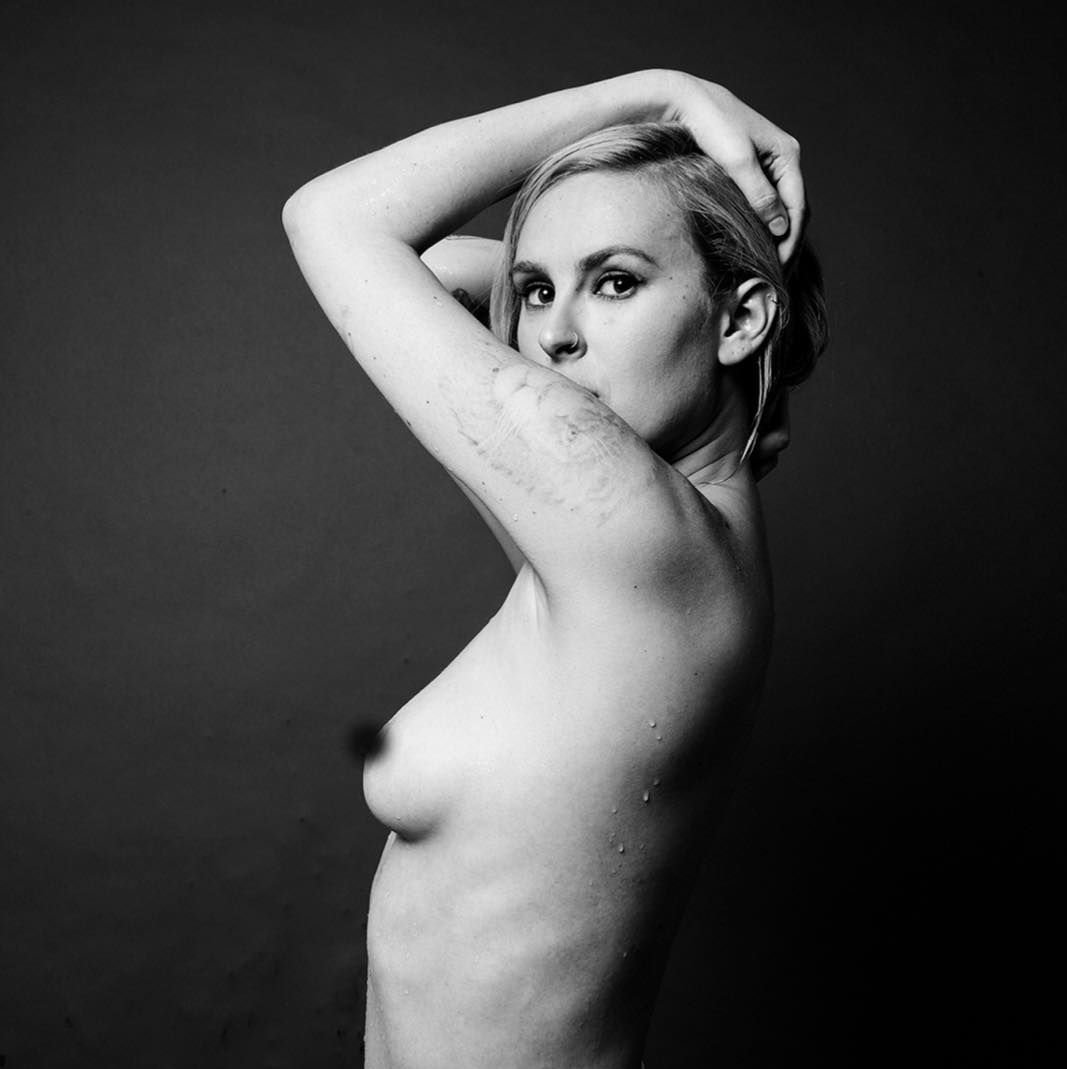Here are the hot/nude (covered) photos and sexy videos of Rumer Willis from...