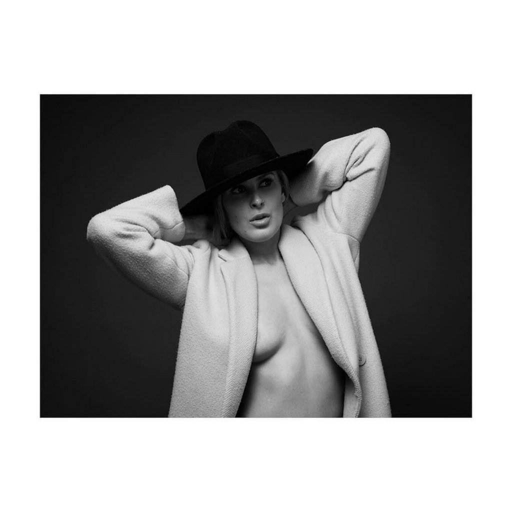 Rumer Willis Sexy &amp; Topless (3 Photos)