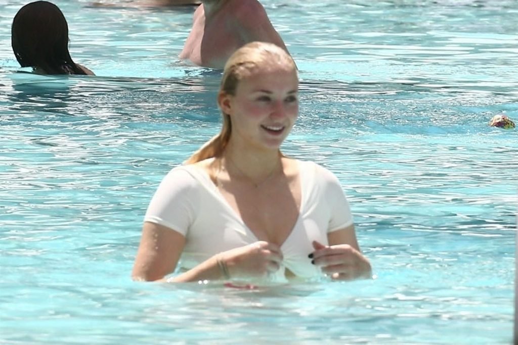 Sophie Turner Sexy (64 Photos)