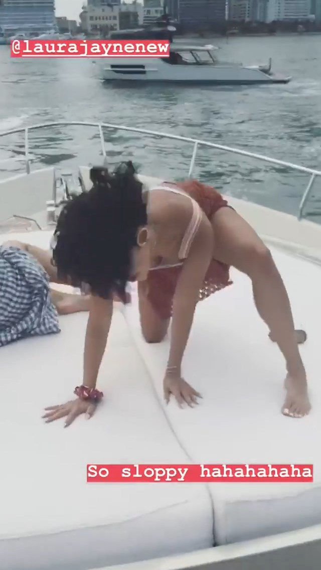 Vanessa Hudgens Sexy (28 Pics + GIFs)