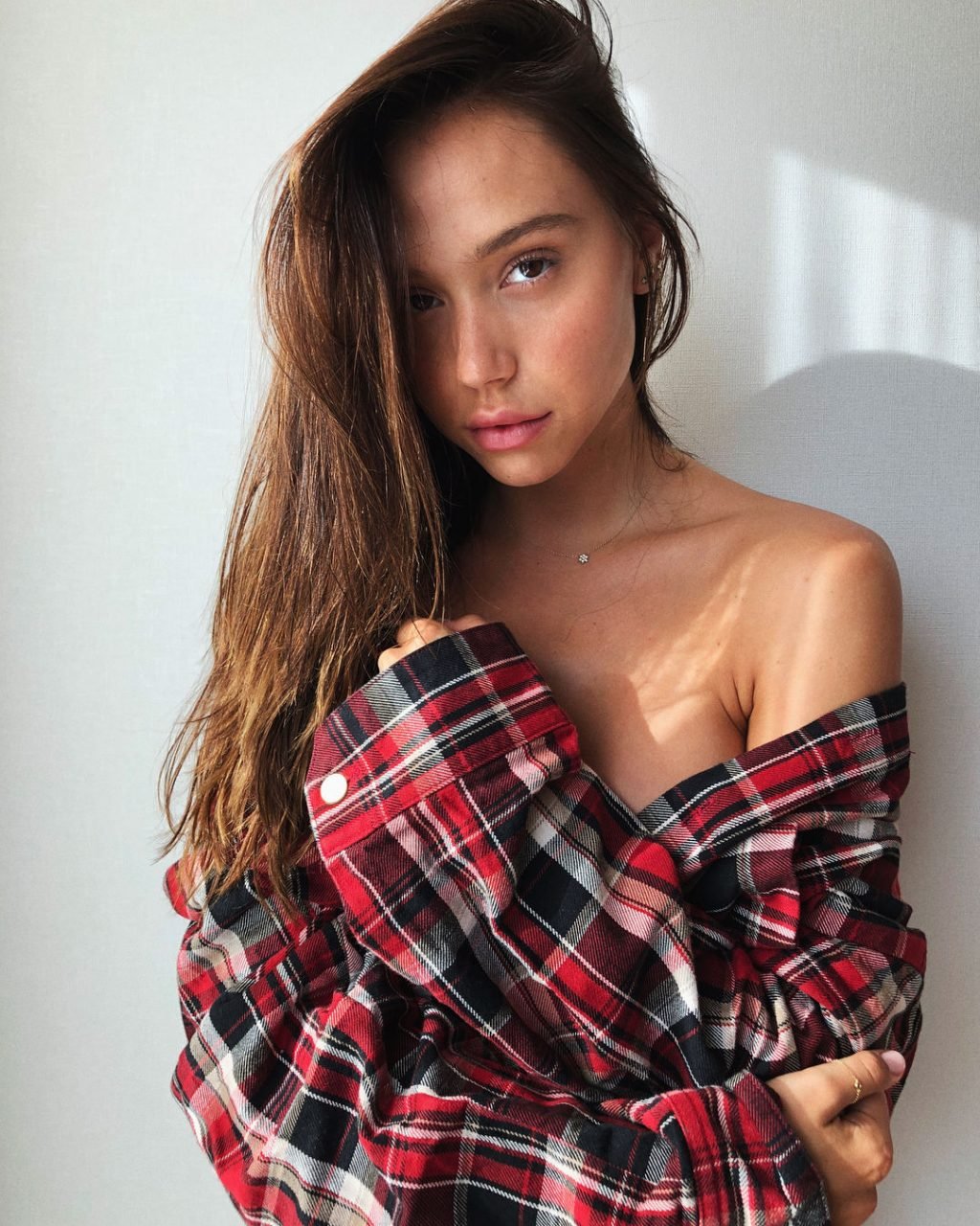 Alexis Ren Sexy (17 Photos)