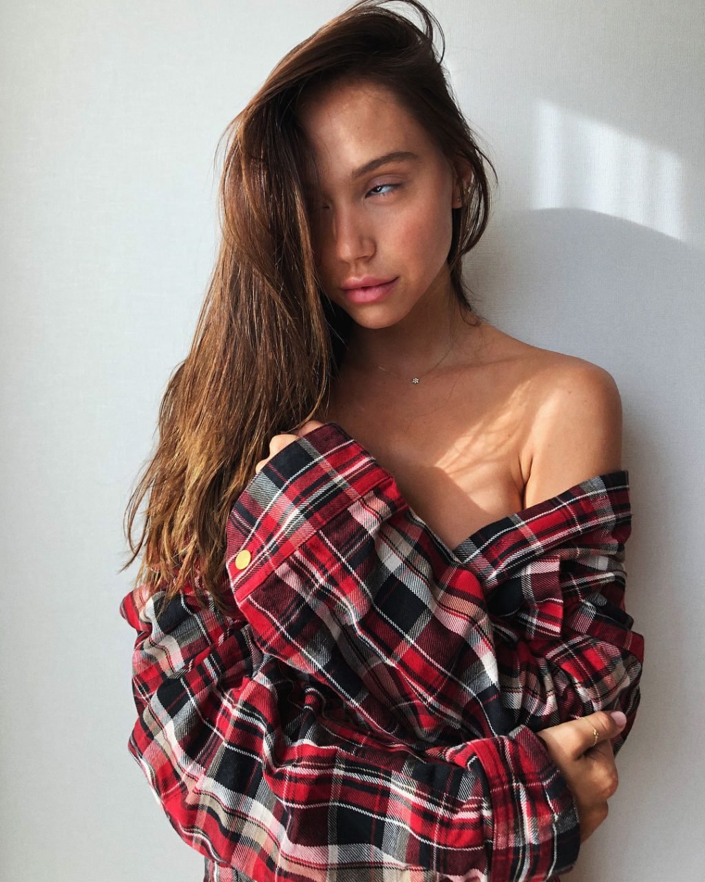 Alexis Ren Sexy (17 Photos)