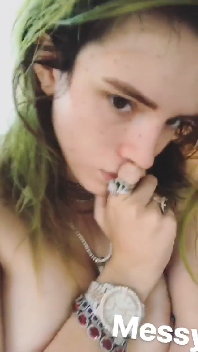 Bella Thorne Topless (1 Pic + GIF)