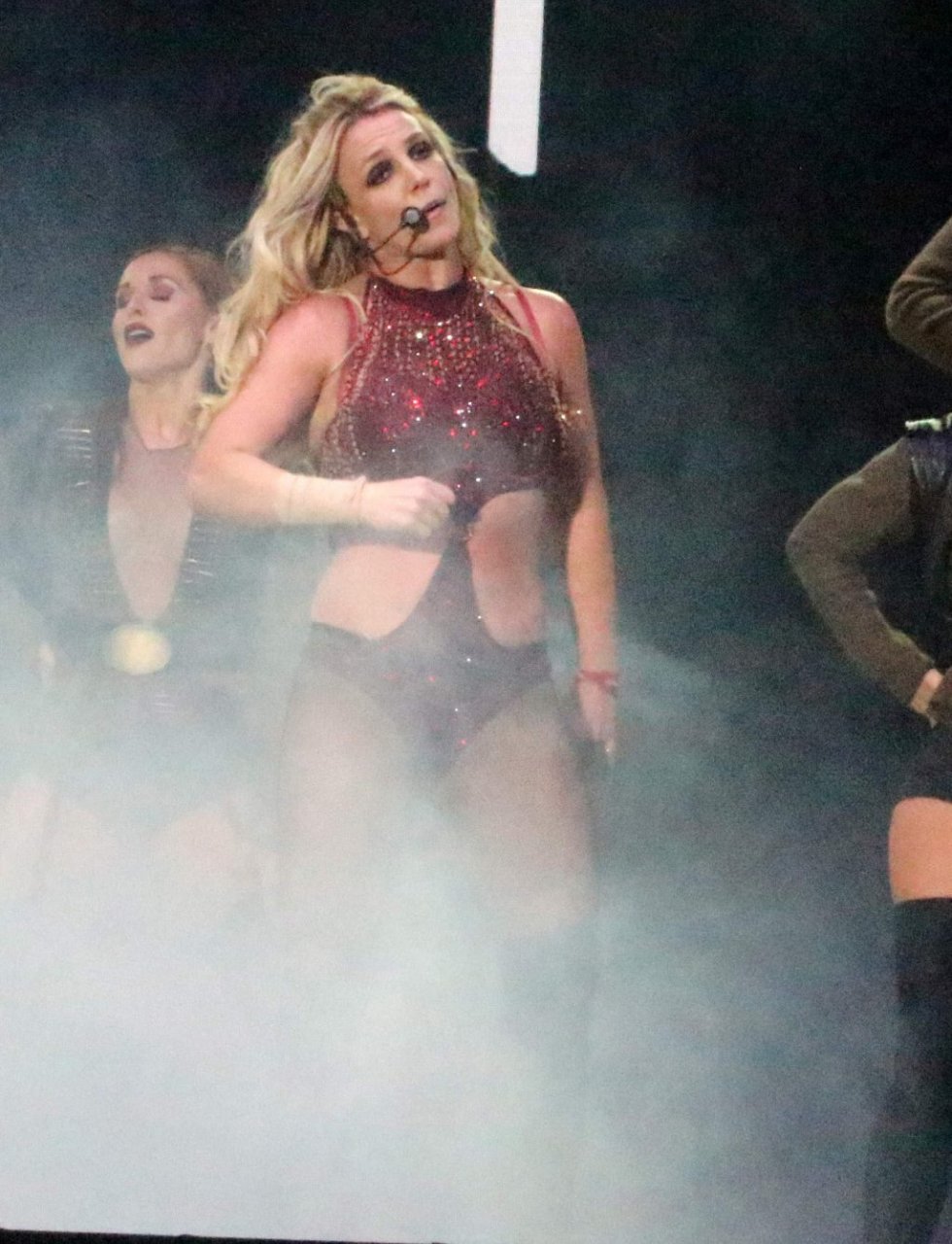 Britney Spears Sexy (35 Photos + Videos)