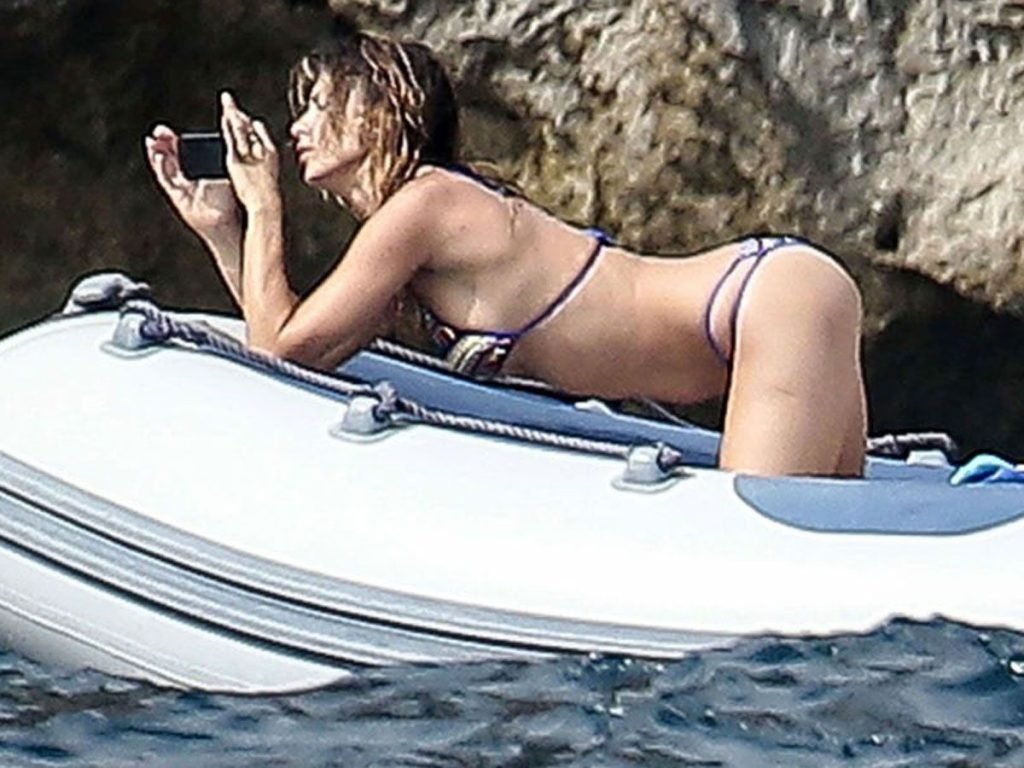 Elisabetta Canalis Sexy &amp; Topless (16 Photos)