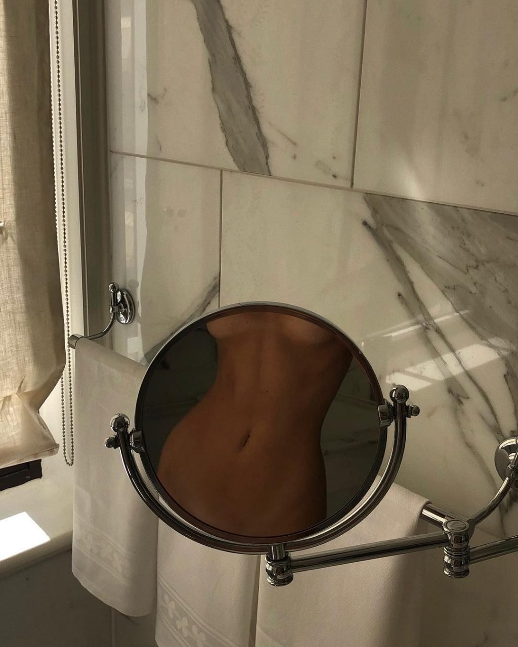 Kendall Jenner Topless (3 Pics + GIF)