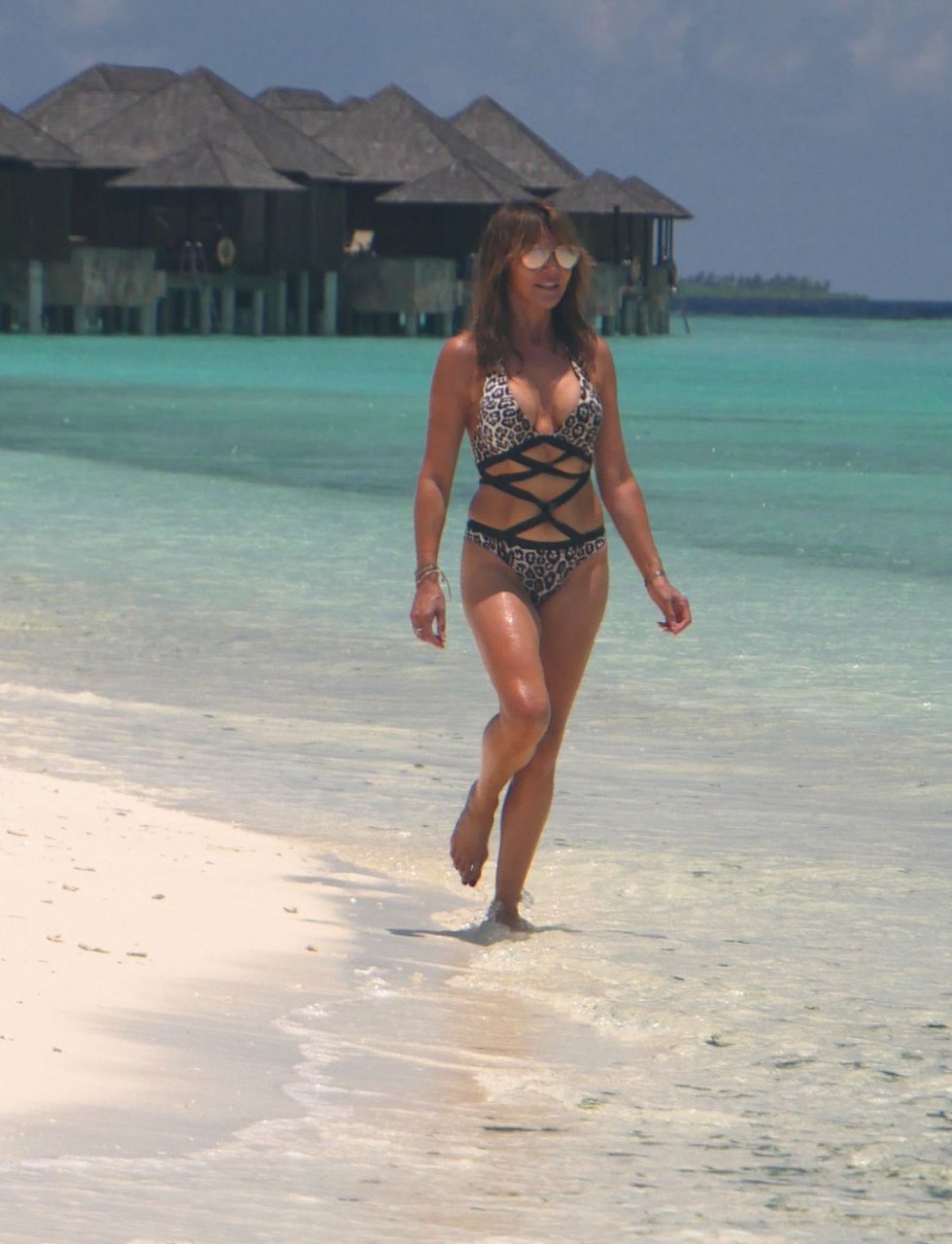 Lizzie Cundy Sexy (29 Photos)