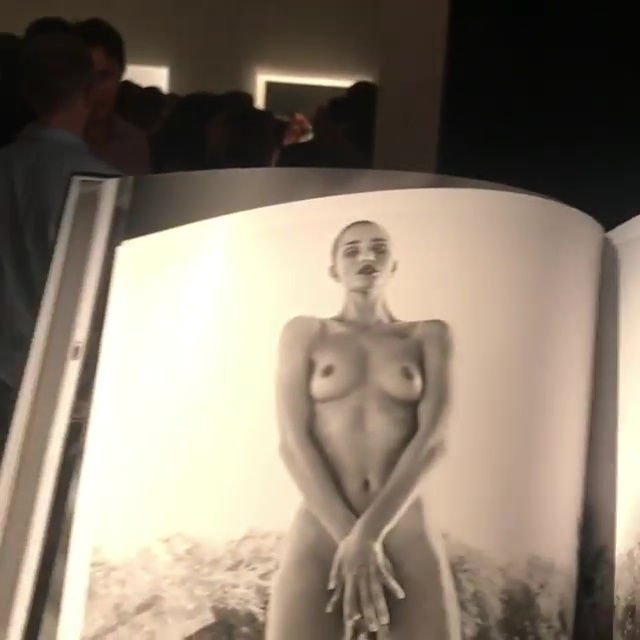 Rosie Huntington-Whiteley Naked (7 Photos)