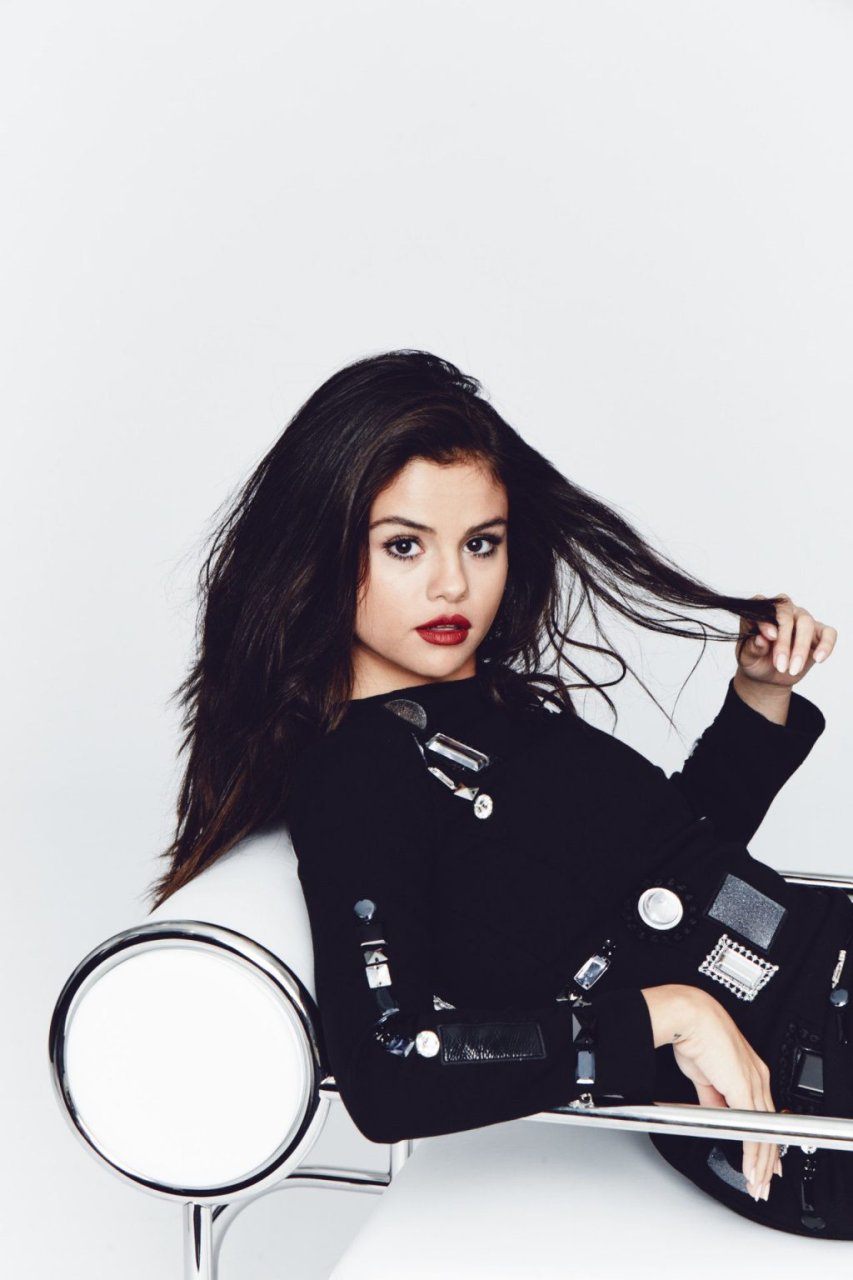 Selena Gomez Sexy (37 Photos + Video)
