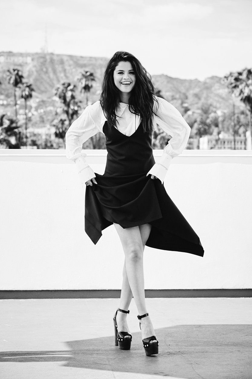 Selena Gomez Sexy (37 Photos + Video)
