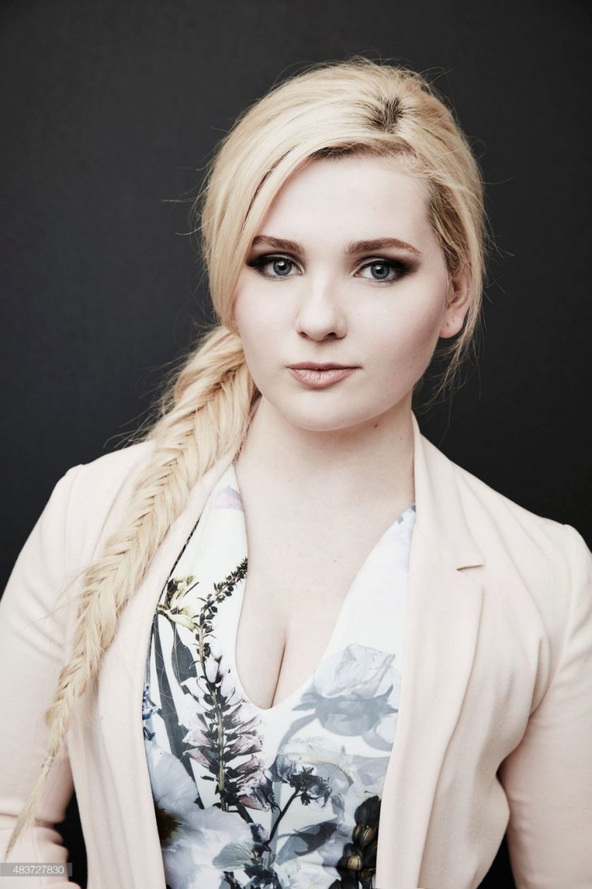 Abigail Breslin Sexy (28 Photos)