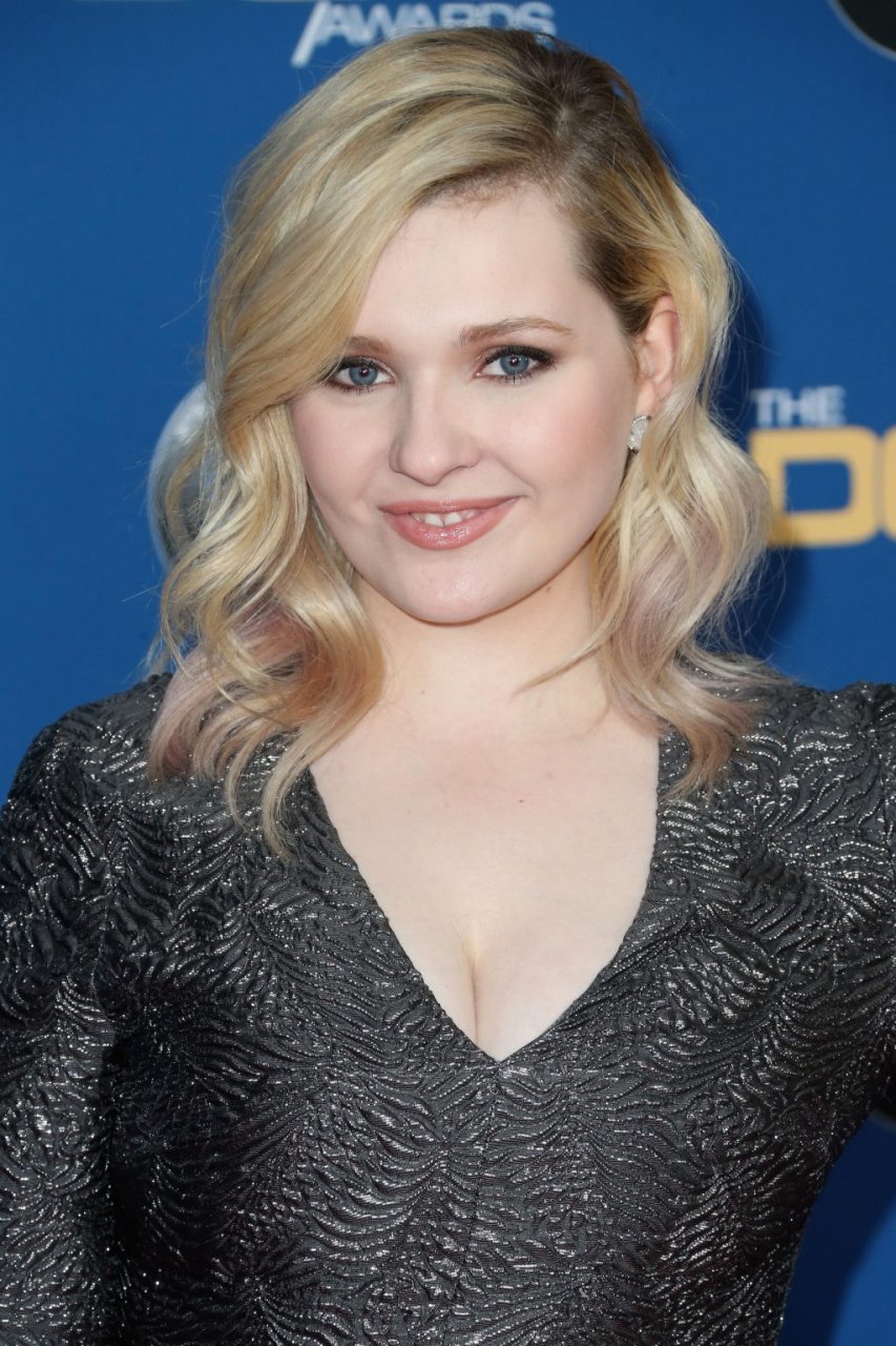 Abigail Breslin Sexy (28 Photos)