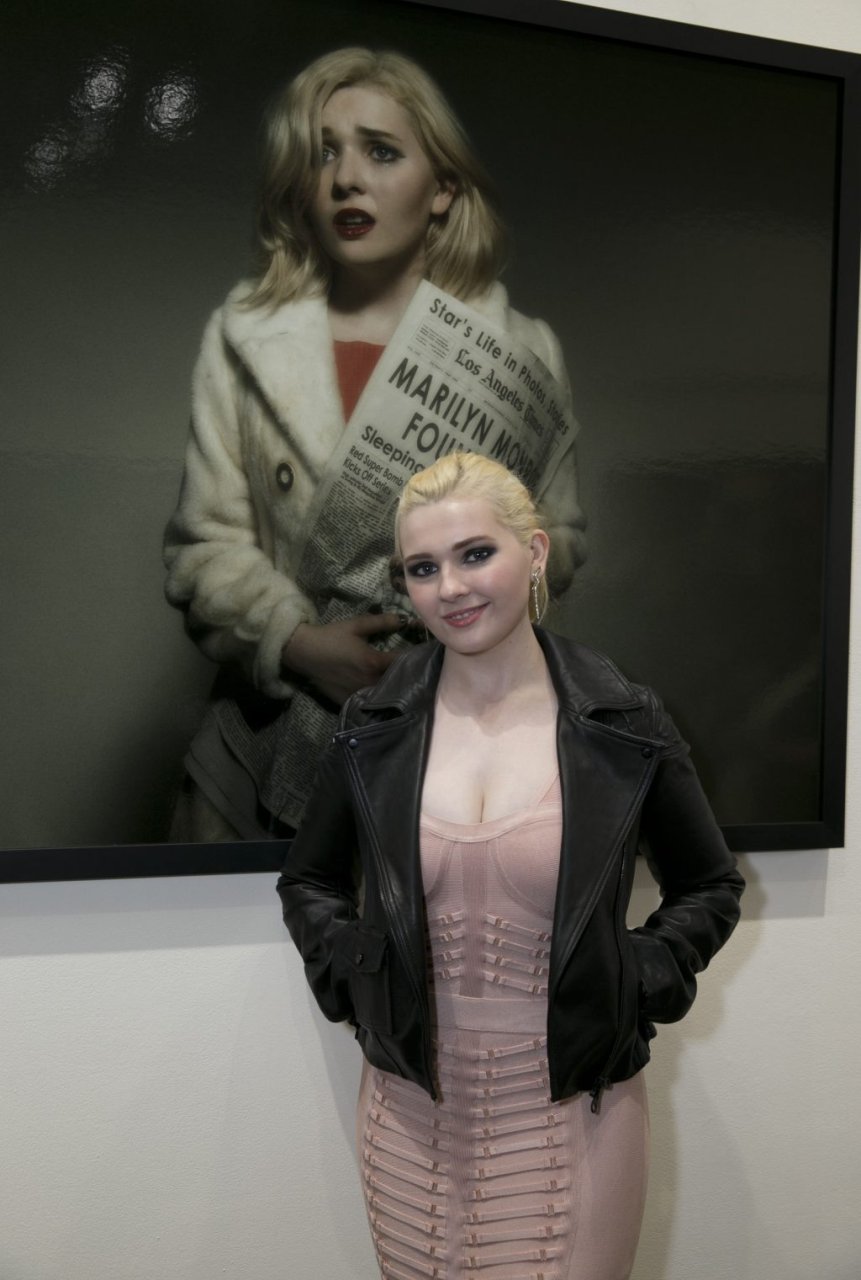 Abigail Breslin Sexy (28 Photos)