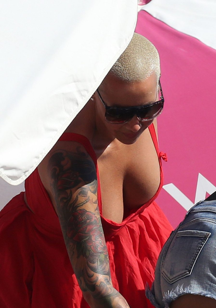 Amber rose ravah