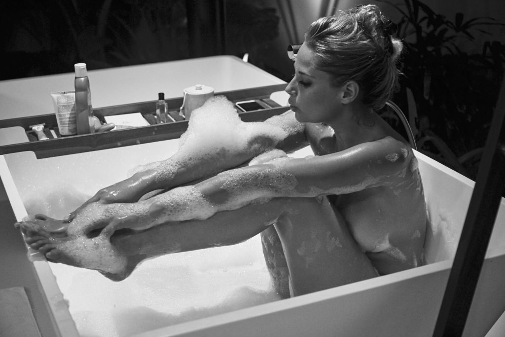 Genevieve Morton Naked (32 Photos)