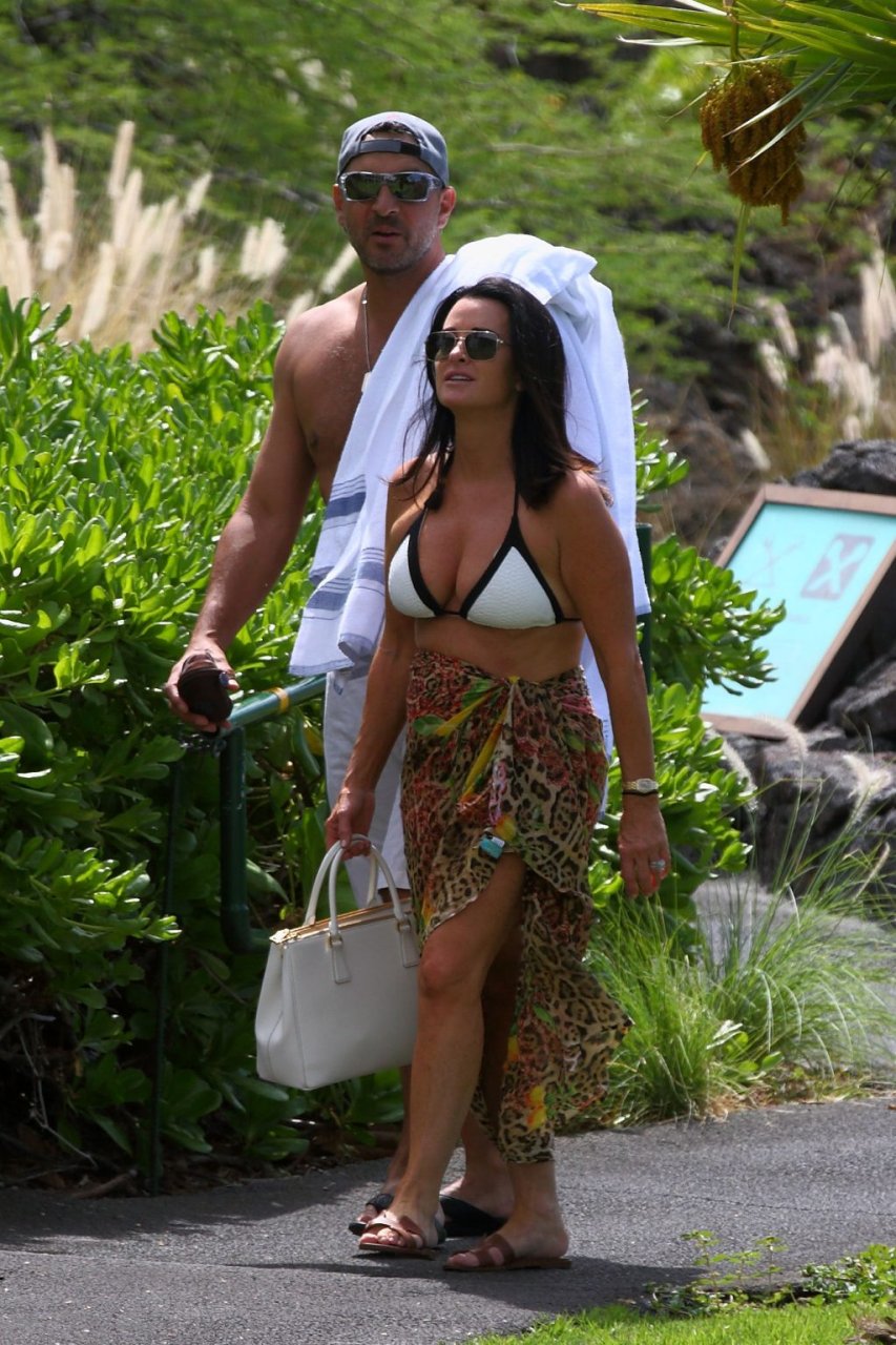 Kyle Richards Sexy (12 Photos)