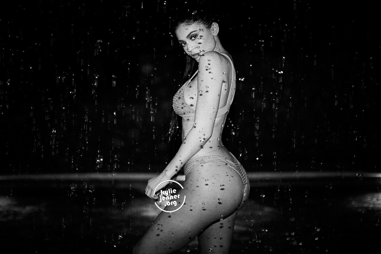 Check out some sexy additional photos of Kylie Jenner from a hot photoshoot...