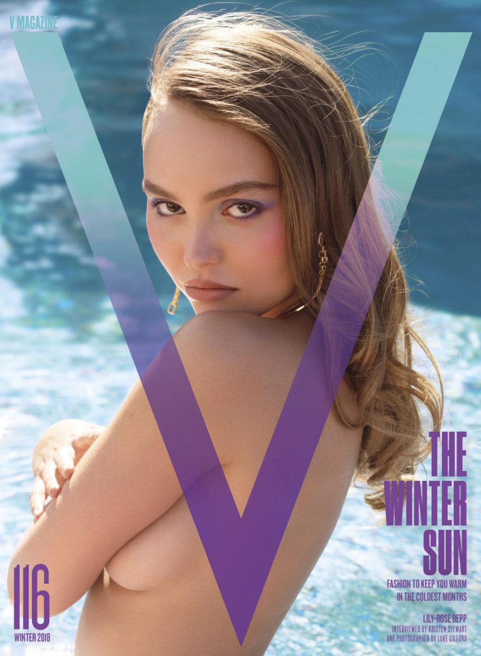 Lily-Rose Depp Sexy &amp; Topless (8 Photos)