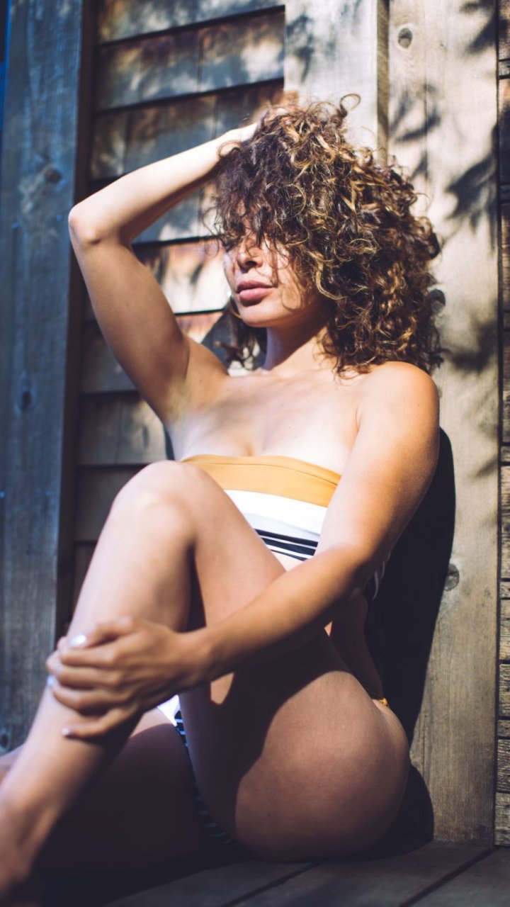 Nadine Velazquez Sexy (17 Photos)