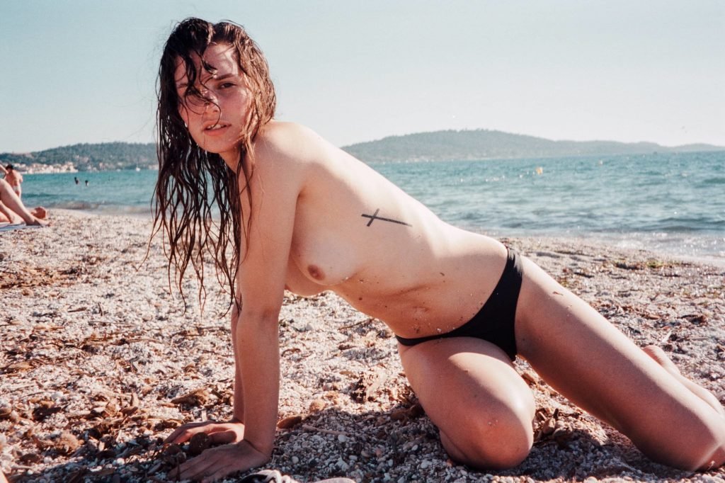 Pauline Santamaria Nude &amp; Sexy (12 Photos)