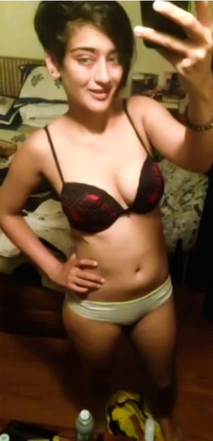 Akshara Haasan Sexy Leaked Fappening (9 Photos)