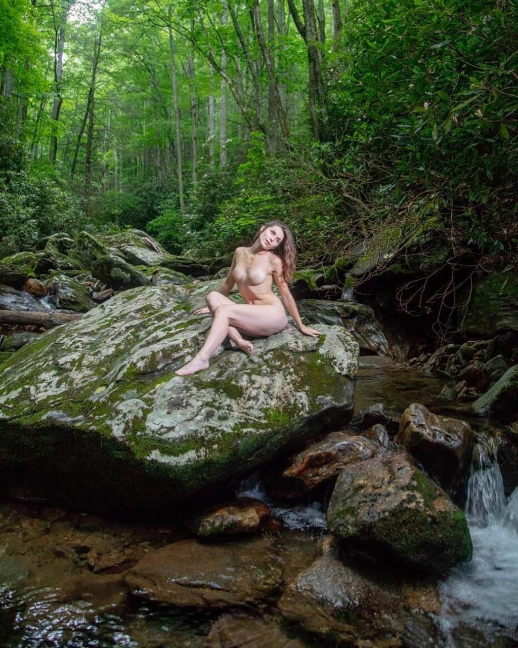Elena Generi Nude &amp; Sexy (140 Photos)