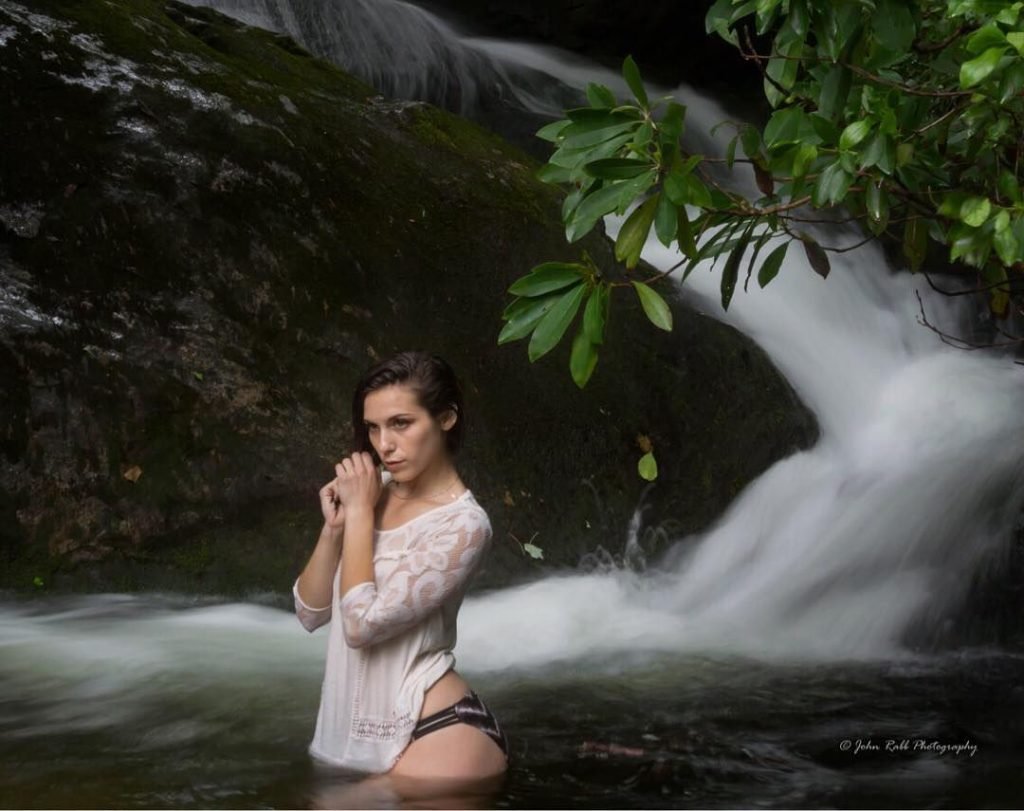 Elena Generi Nude &amp; Sexy (140 Photos)
